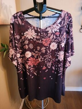 BloomChic  Plus Floral Scoop Neck Short Sleeve Top